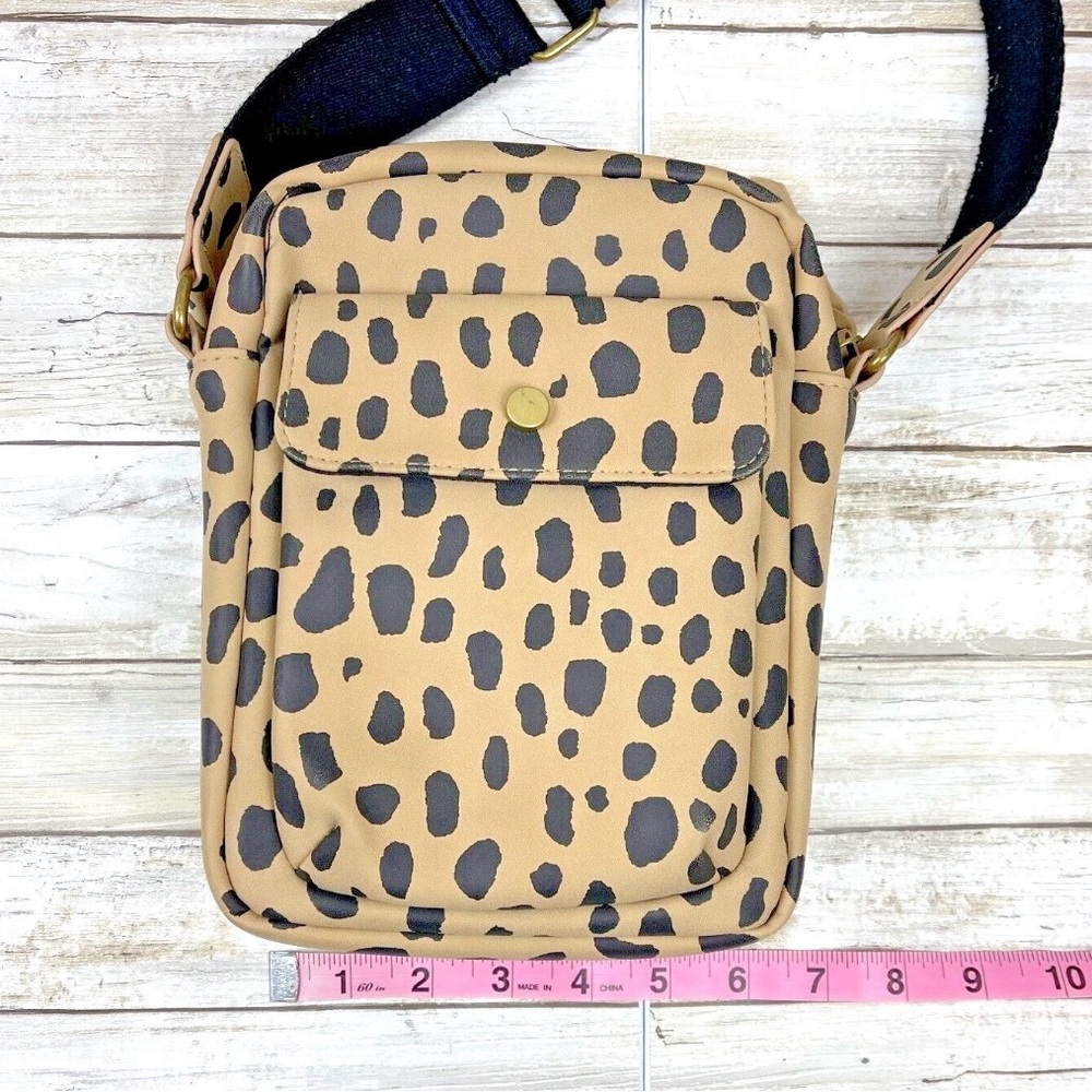 Universal‎ Thread Leopard Print Tan Crossbody Bag